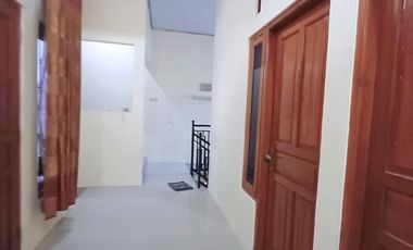 Rumah 2 lt Bagus ada AC di Perum Cluster Gawanan Colomadu