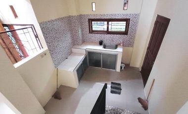 Rumah 2 lt Bagus ada AC di Perum Cluster Gawanan Colomadu