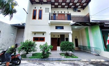 Rumah 2 lt Bagus ada AC di Perum Cluster Gawanan Colomadu