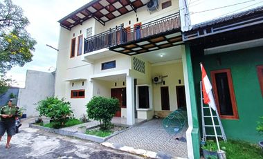 Rumah 2 lt Bagus ada AC di Perum Cluster Gawanan Colomadu