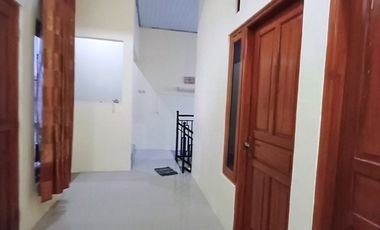 Rumah 2 lt Bagus ada AC di Perum Cluster Gawanan Colomadu