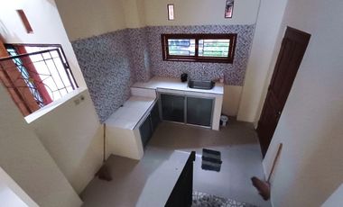 Rumah 2 lt Bagus ada AC di Perum Cluster Gawanan Colomadu