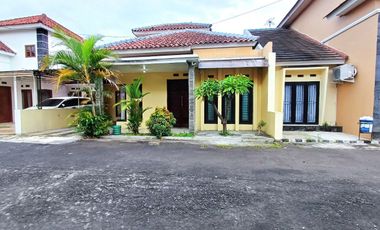 Rumah Cantik Sewa Siap Huni di Perum Tohudan