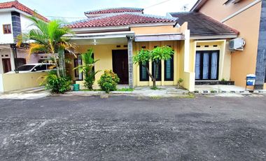 Rumah Cantik Sewa Siap Huni di Perum Tohudan