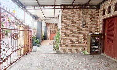 Rumah Luas Bagus Tepi Jalan Utama Kadipiro Solo.