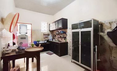 Rumah Luas Bagus Tepi Jalan Utama Kadipiro Solo.