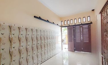 Rumah Luas Bagus Tepi Jalan Utama Kadipiro Solo.