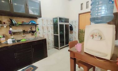 Rumah Luas Bagus Tepi Jalan Utama Kadipiro Solo.