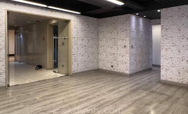 Oficina en Arriendo en Padre Mariano 285