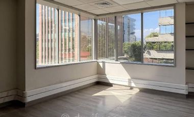 Oficina en Arriendo en Padre Mariano 285