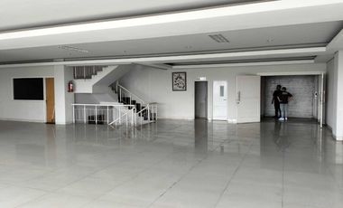 Gedung 4Lantai ex Showroom & bengkel mobil include Peralatan -OvenCat