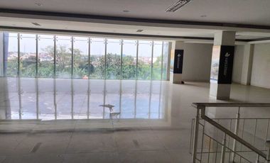 Gedung 4Lantai ex Showroom & bengkel mobil include Peralatan -OvenCat