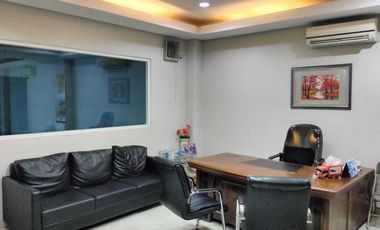 Gedung 4Lantai ex Showroom & bengkel mobil include Peralatan -OvenCat