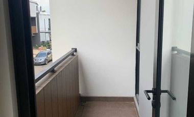 Sewa Rumah Murah 2 Lantai L6 Cluster Regia Summarecon Crown Gading 037