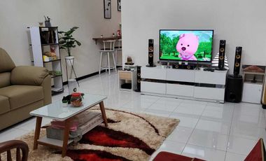 DISEWAKAN VILLA TENGAH KOTA DEKAT SEMUA TEMPAT WISATA BATU