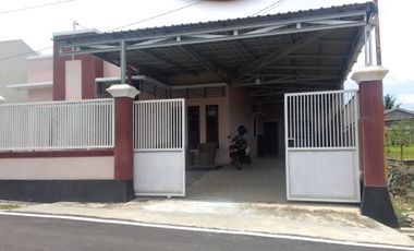 dijual rumah jl hasanudin palu timur
