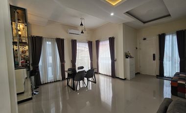 rumah megah dan minimalis cocok untuk hunian atau kantor.