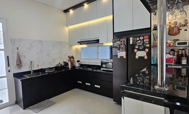rumah megah dan minimalis cocok untuk hunian atau kantor.