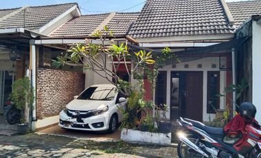 Rumah murah di solo baru area perumahan