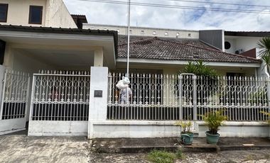 Rumah Nyaman 1 LT di Jl Cendrawasih Bintaro Jakarta Selatan