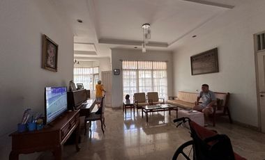 Rumah Nyaman 1 LT di Jl Cendrawasih Bintaro Jakarta Selatan