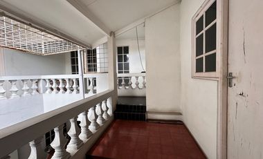 Rumah Nyaman 1 LT di Jl Cendrawasih Bintaro Jakarta Selatan