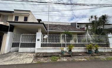 Rumah Nyaman 1 LT di Jl Cendrawasih Bintaro Jakarta Selatan