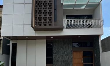 Dijual Rumah Mewah, Turun Harga, Dekat Hyatt Hotel