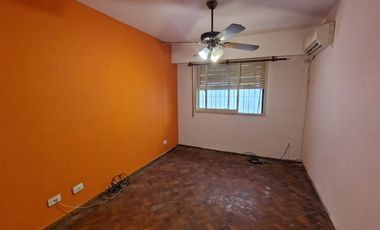 Bº Centro: Planta baja 2 dormitorios + 2 patios!