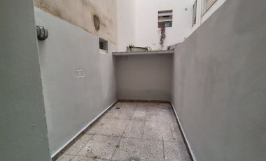 Bº Centro: Planta baja 2 dormitorios + 2 patios!