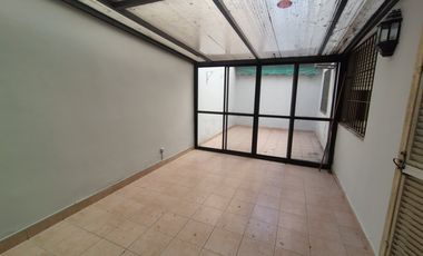 Bº Centro: Planta baja 2 dormitorios + 2 patios!