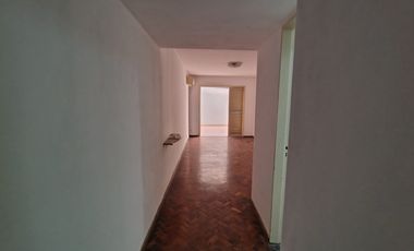 Bº Centro: Planta baja 2 dormitorios + 2 patios!