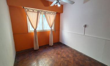 Bº Centro: Planta baja 2 dormitorios + 2 patios!