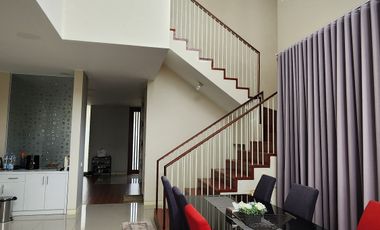 Dijual Rumah Pemandangan Kota, 2 lantai Citragrand Semarang