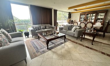 Casa en venta para remodelar en calle Quijote Lomas de Tecamachalco, Naucalpan