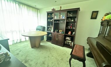 Casa en venta para remodelar en calle Quijote Lomas de Tecamachalco, Naucalpan