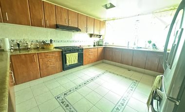 Casa en venta para remodelar en calle Quijote Lomas de Tecamachalco, Naucalpan