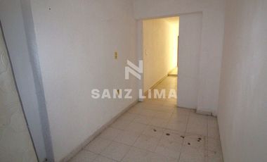 Celaya Centro: Propiedad con 2 departamentos iluminados y local comercial.