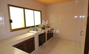 Celaya Centro: Propiedad con 2 departamentos iluminados y local comercial.