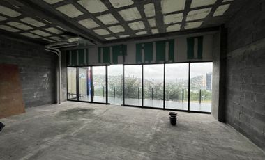 LOCAL EN VENTA EN OBRA GRIS EN SEGUNDA PLANTA  EN PLAZA NACIÓN