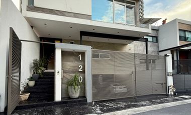 HERMOSA CASA EN VENTA EN VALLE PONIENTE