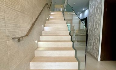 HERMOSA CASA EN VENTA EN VALLE PONIENTE