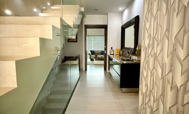 HERMOSA CASA EN VENTA EN VALLE PONIENTE