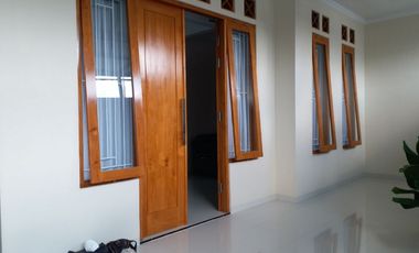 Bagus 1.5 Lt Semi Furnish Dekat Solo Square