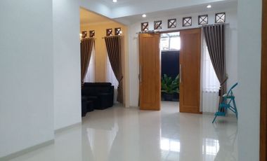 Bagus 1.5 Lt Semi Furnish Dekat Solo Square