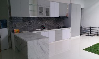 Bagus 1.5 Lt Semi Furnish Dekat Solo Square