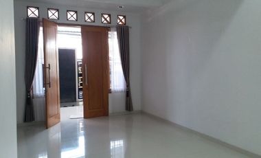 Bagus 1.5 Lt Semi Furnish Dekat Solo Square