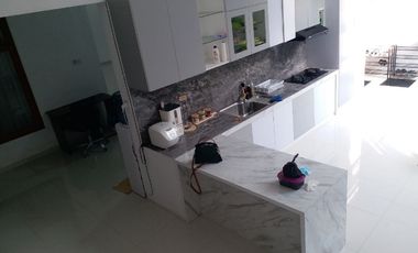 Bagus 1.5 Lt Semi Furnish Dekat Solo Square