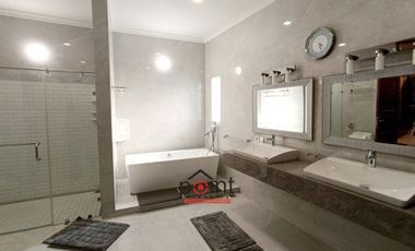 Rumah Mewah Furnish Lux di Pusat Kota Sriwedari Solo