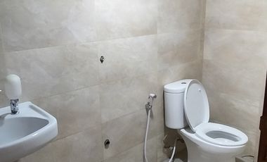 RUMAH BARU 3 LANTAI SIAP HUNI MUARA KARANG